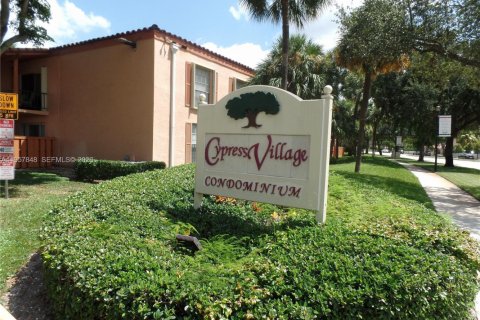 Condominio en alquiler en Miami Lakes, Florida, 2 dormitorios, 85.28 m2 № 2011686 - foto 24