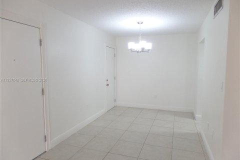 Condominio en alquiler en Miami Lakes, Florida, 2 dormitorios, 85.28 m2 № 2011686 - foto 7