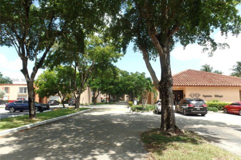 Condominio en alquiler en Miami Lakes, Florida, 2 dormitorios, 85.28 m2 № 2011686 - foto 23