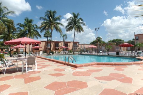 Condominio en alquiler en Miami Lakes, Florida, 2 dormitorios, 85.28 m2 № 2011686 - foto 21