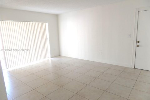 Condominio en alquiler en Miami Lakes, Florida, 2 dormitorios, 85.28 m2 № 2011686 - foto 6