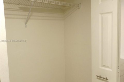 Condominio en alquiler en Miami Lakes, Florida, 2 dormitorios, 85.28 m2 № 2011686 - foto 18