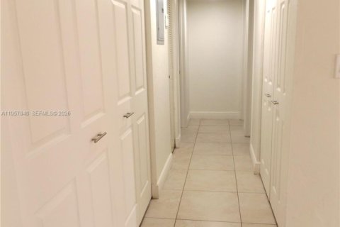 Condominio en alquiler en Miami Lakes, Florida, 2 dormitorios, 85.28 m2 № 2011686 - foto 8