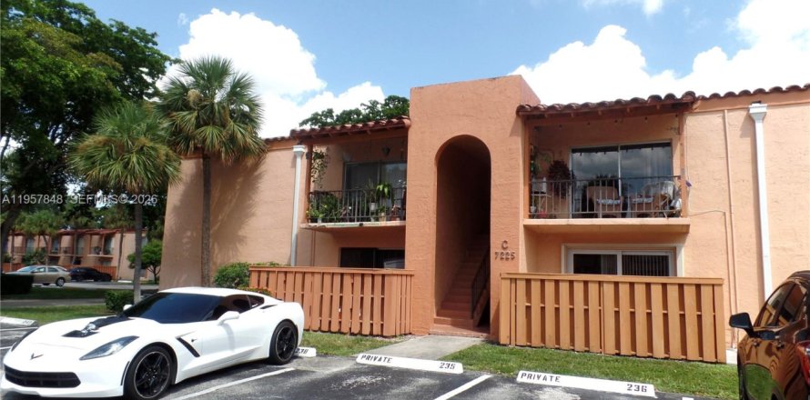 Condominio en Miami Lakes, Florida, 2 dormitorios  № 2011686