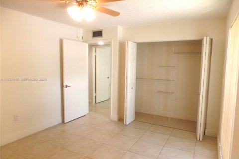 Condominio en alquiler en Miami Lakes, Florida, 2 dormitorios, 85.28 m2 № 2011686 - foto 12
