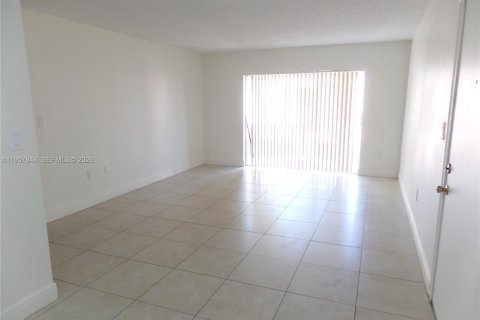Condominio en alquiler en Miami Lakes, Florida, 2 dormitorios, 85.28 m2 № 2011686 - foto 5