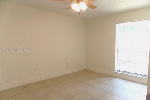 Condominio en alquiler en Miami Lakes, Florida, 2 dormitorios, 85.28 m2 № 2011686 - foto 15