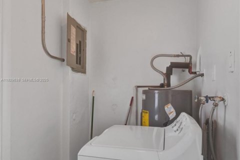 House in Miami Gardens, Florida 3 bedrooms, 155.24 sq.m. № 1990735 - photo 28