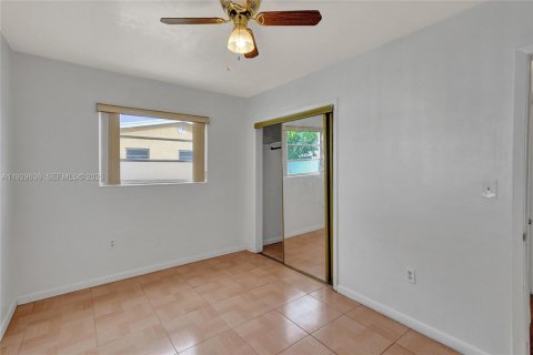 House in Miami Gardens, Florida 3 bedrooms, 155.24 sq.m. № 1990735 - photo 14