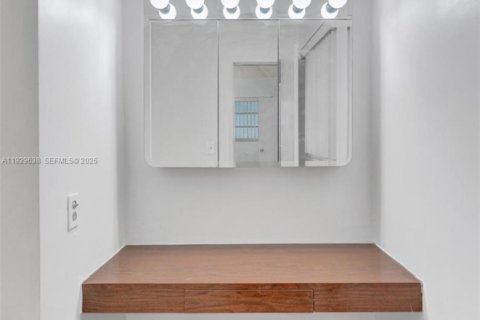 House in Miami Gardens, Florida 3 bedrooms, 155.24 sq.m. № 1990735 - photo 22