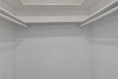 House in Miami Gardens, Florida 3 bedrooms, 155.24 sq.m. № 1990735 - photo 26