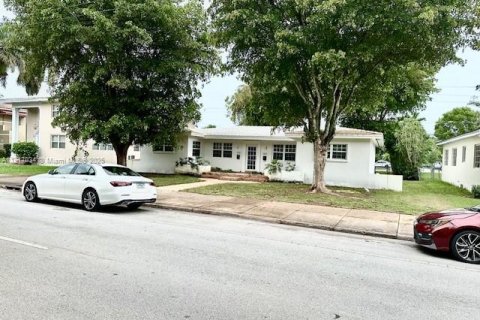 Immobilier commercial à louer à Coral Gables, Floride: 55.74 m2 № 1973826 - photo 2