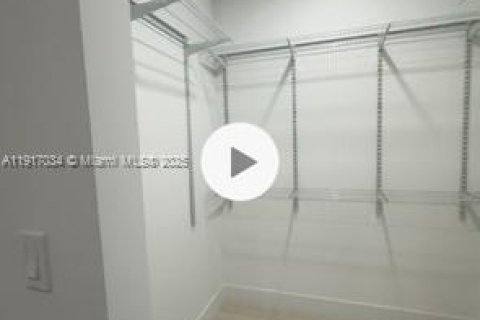 Immobilier commercial à louer à Coral Gables, Floride: 55.74 m2 № 1973826 - photo 9