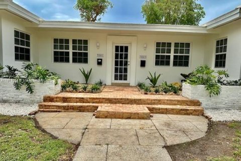 Immobilier commercial à louer à Coral Gables, Floride: 55.74 m2 № 1973826 - photo 3