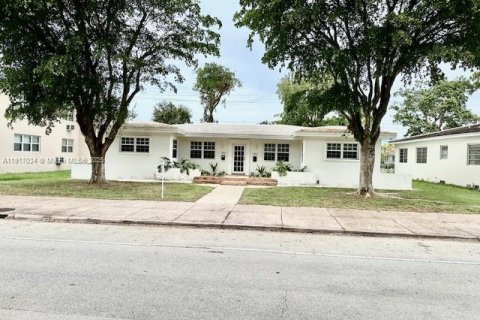 Immobilier commercial à louer à Coral Gables, Floride: 55.74 m2 № 1973826 - photo 1