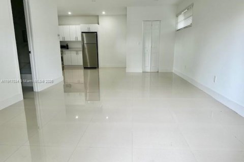 Immobilier commercial à louer à Coral Gables, Floride: 55.74 m2 № 1973826 - photo 5