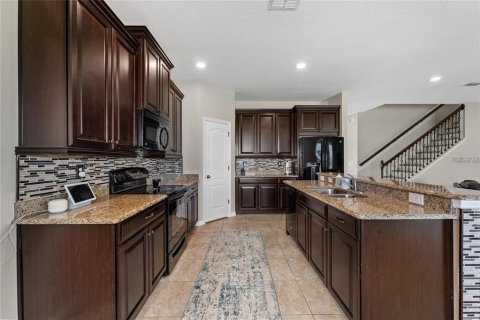 House in Orlando, Florida 5 bedrooms, 306.58 sq.m. № 2378205 - photo 9