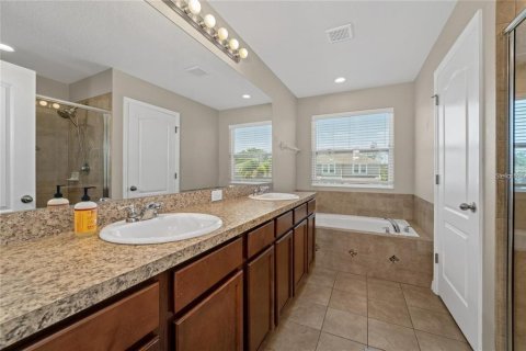 House in Orlando, Florida 5 bedrooms, 306.58 sq.m. № 2378205 - photo 25