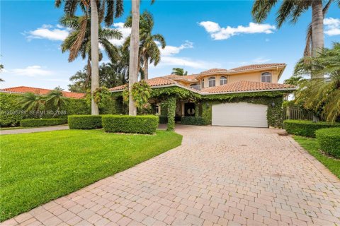 House in Miami, Florida 4 bedrooms, 428.19 sq.m. № 2069589