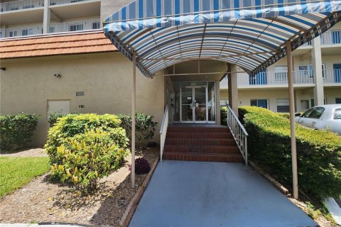 Condominio en alquiler en Bradenton, Florida, 2 dormitorios, 117.89 m2 № 2279984 - foto 4