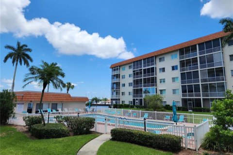 Condominio en alquiler en Bradenton, Florida, 2 dormitorios, 117.89 m2 № 2279984 - foto 2