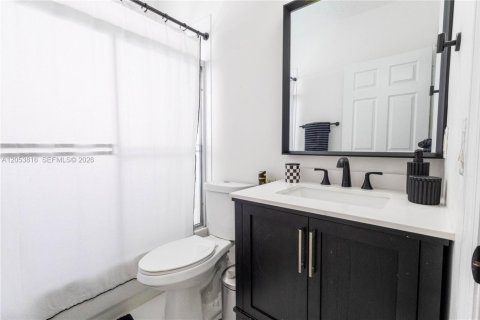 House in Doral, Florida 5 bedrooms, 283.54 sq.m. № 2246509 - photo 21