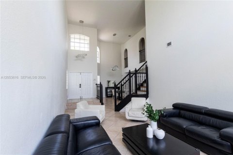 House in Doral, Florida 5 bedrooms, 283.54 sq.m. № 2246509 - photo 12