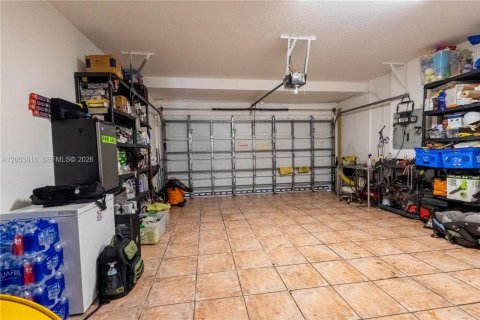House in Doral, Florida 5 bedrooms, 283.54 sq.m. № 2246509 - photo 24