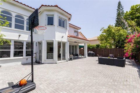 House in Doral, Florida 5 bedrooms, 283.54 sq.m. № 2246509 - photo 27