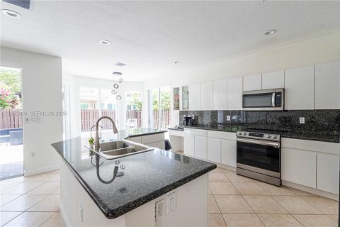 House in Doral, Florida 5 bedrooms, 283.54 sq.m. № 2246509 - photo 16