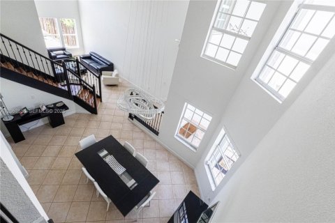House in Doral, Florida 5 bedrooms, 283.54 sq.m. № 2246509 - photo 10