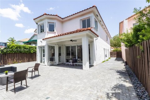 House in Doral, Florida 5 bedrooms, 283.54 sq.m. № 2246509 - photo 28