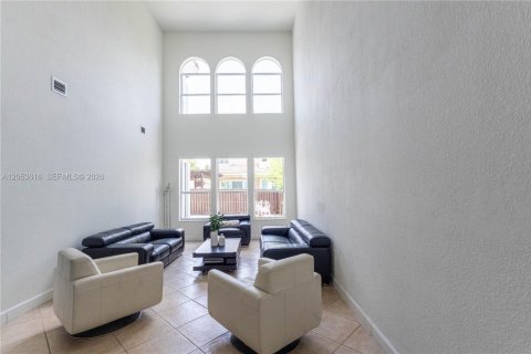 House in Doral, Florida 5 bedrooms, 283.54 sq.m. № 2246509 - photo 11