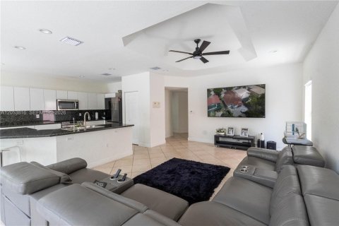 House in Doral, Florida 5 bedrooms, 283.54 sq.m. № 2246509 - photo 15