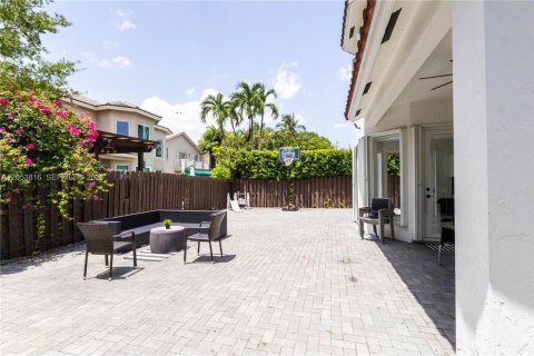 House in Doral, Florida 5 bedrooms, 283.54 sq.m. № 2246509 - photo 26