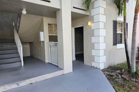 Copropriété à louer à Oakland Park, Floride: 2 chambres, 96.43 m2 № 1956476 - photo 2