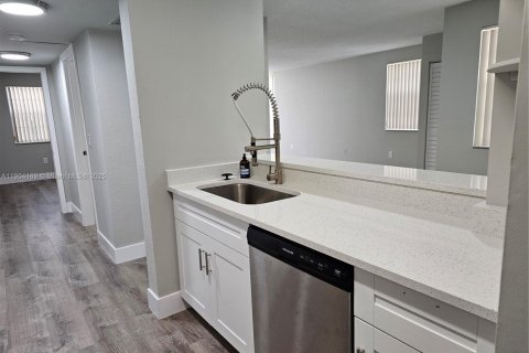 Copropriété à louer à Oakland Park, Floride: 2 chambres, 96.43 m2 № 1956476 - photo 15