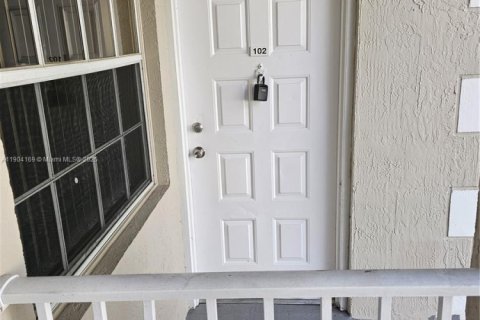 Copropriété à louer à Oakland Park, Floride: 2 chambres, 96.43 m2 № 1956476 - photo 3