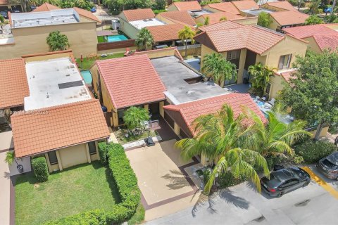 House in Miami, Florida 3 bedrooms, 155.43 sq.m. № 1776152 - photo 3