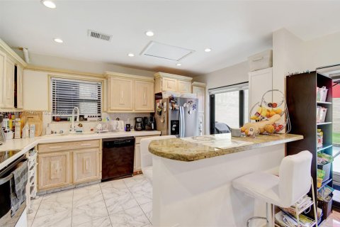 House in Miami, Florida 3 bedrooms, 155.43 sq.m. № 1776152 - photo 13