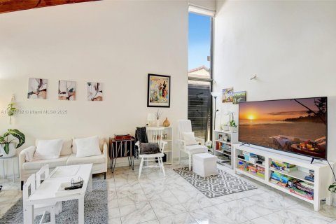 House in Miami, Florida 3 bedrooms, 155.43 sq.m. № 1776152 - photo 8
