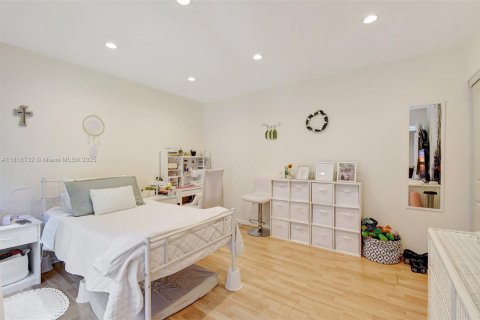 House in Miami, Florida 3 bedrooms, 155.43 sq.m. № 1776152 - photo 29
