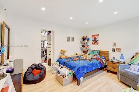 House in Miami, Florida 3 bedrooms, 155.43 sq.m. № 1776152 - photo 23