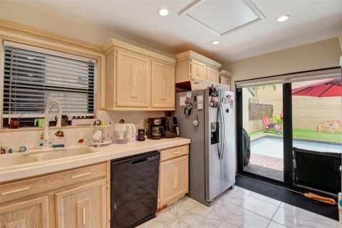 House in Miami, Florida 3 bedrooms, 155.43 sq.m. № 1776152 - photo 14