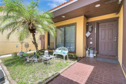 House in Miami, Florida 3 bedrooms, 155.43 sq.m. № 1776152 - photo 4