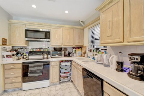 House in Miami, Florida 3 bedrooms, 155.43 sq.m. № 1776152 - photo 15