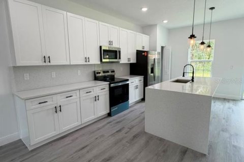 House in Ocala, Florida 4 bedrooms, 165.18 sq.m. № 2238996 - photo 3