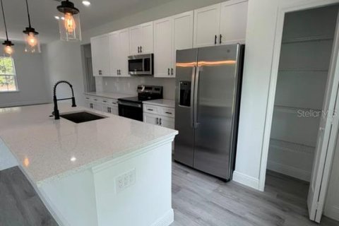 House in Ocala, Florida 4 bedrooms, 165.18 sq.m. № 2238996 - photo 4