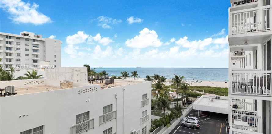 Condo in Miami Beach, Florida, 1 bedroom № 1948676