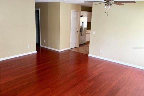 Villa ou maison à louer à Orlando, Floride: 4 chambres, 177.72 m2 № 2157574 - photo 3
